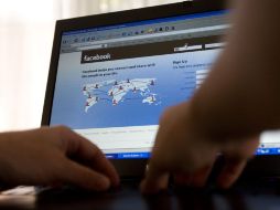 La información de los niños publicada en Facebook podrá ser localizada en los buscadores abiertos, advierte el IFAI. AP  /