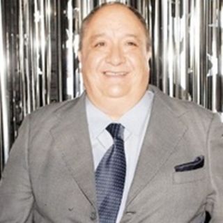 Luis de Alba recibe reconocimiento en La Vegas