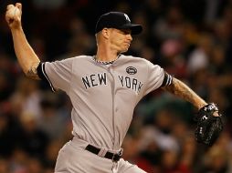 A.J. Burnett de los Yanquis de Nueva York lanza contra los Medias Rojas de Boston. AFP  /