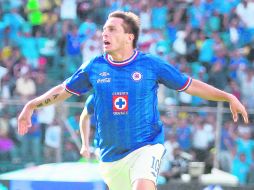 El ''Chaco'' Giménez celebra la solitaria anotación del cotejo entre Cruz Azul y América. JAMMEDIA  /