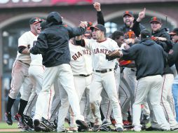 Los Gigantes de San Francisco celebran su pase a los playoffs como campeones de la División Este de la Liga Nacional. REUTERS  /