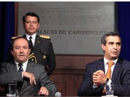 Los ministros ecuatorianos de Defensa, Javier Ponce, y del Interior, Gustavo Jalkh durante la conferencia de prensa. AFP  /