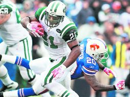 LaDainian Tomlinson, corredor de los Jets de Nueva York, destrozó la defensa de los Bills, con 133 yardas y dos anotaciones. AP  /