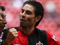 Flavio Santos festeja el gol en el Clásico tapatío. MEXSPORT  /