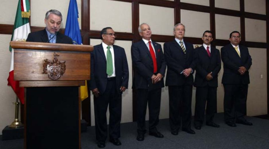 Martín Mendoza y Rubén Alonso (der.), rindieron protesta como secretario de Finanzas y director de Comunicación Social. E. BARRERA  /