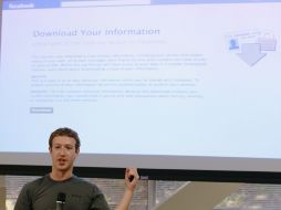 El creador de Facebook, Mark Zuckerberg, presenta las mejoras a la red social. AFP  /