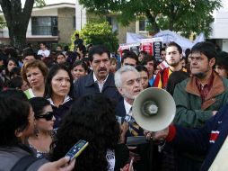 Aspecto de la manifestación de estudiantes de la Preparatoria 5, a las afueras de Casa Jalisco. E. PACHECO  /