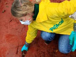 El lodo cubre mortalmente algunas localidades en Hungría representando un grave peligro para la sociedad. GREENPEACE  /