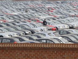 Se presume que los autos vendidos en ciertos lotes tienen relación con los robos masivos a agencias automotrices. ARCHIVOS  /