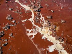 Autoridades húngaras estiman que hasta un millón de metros cúbicos de lodo se derramaron en Hungría. EFE  /