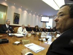El primer ministro israelí Benjamin Netanyahu (izq.) y el ministro de Defensa israelí Ehud Barak asisten al Consejo de Ministros. EFE  /