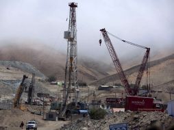 Se decidió que se revestirían únicamente los primeros 96 metros del hoyo con 16 tubos de seis metros cada uno. EFE  /