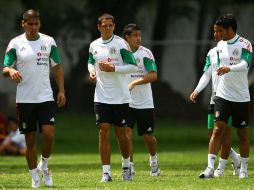 Carlos Salcido (izq.), Javier Hernández (centro) y Giovani dos Santos son tres de los rebeldes que fueron convocados. MEXSPORT  /