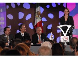 Los secretarios de Comunicaciones y de Gobernación, acompañados de Karen Sánchez Abbott. EL UNIVERSAL  /