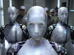 de la Cruz dice que reportear desde una oficina, da paso a que se pierda el calor humano en las noticias. YO, ROBOT. FOX  /