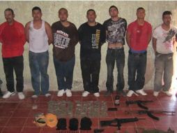 En uno de los vehículos, los delincuentes llevaban armas de grueso calibre para cometer su crimen. O. RUVALCABA  /