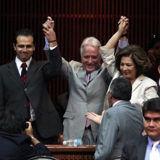 Da a conocer Alejandro Martí fotos de presuntos plagiarios