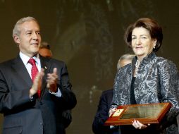 En la ceremonia se realizó un homenaje póstumo a Fernando Aranguren. Su esposa recibió la distinción. E. BARRERA  /