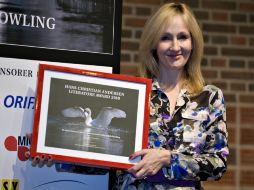 J.K. Rowling afirmó no obstante que necesita seguir escribiendo y dijo sentirse 'privilegiada' AP  /