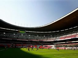 América y Chivas necesitan los tres puntos para pelear un lugar en la luguilla. MEXSPORT  /