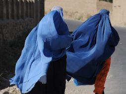 Mujeres afganas caminan en la llanura de Shamali, al norte de Kabul. AFP  /