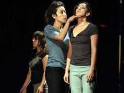 Testamento aborda la muerte y las herencias a través de la danza y el teatro físico. A. HINOJOSA  /