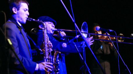 La agrupación tapatía contagió al público de los ritmos de Nueva Orleans. E. PACHECO  /