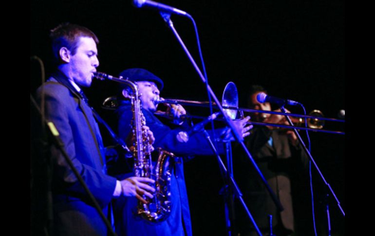 La agrupación tapatía contagió al público de los ritmos de Nueva Orleans. E. PACHECO  /