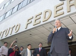 López Obrador ratificó su rechazo total a la alianza que se construye entre los dirigentes del PRD y el PAN. NTX  /