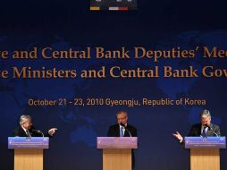 El presidente francés, Nicolas Sarkozy, habla en la reunión de el Grupo de las 20 economías líderes (G-20),en Surcorea. AFP  /