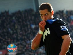 El 'Chicharito' festeja su brillante actuación con el ManU. AFP  /