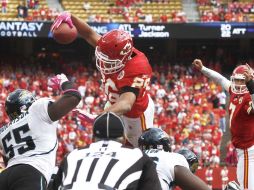 La defensa de los Jaguares no pudo parar el ataque terrestre de lo Jefes de Kansas. AP  /