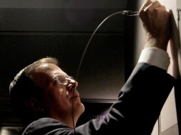 Marcelo Ebrard signa su asistencia a la exposición-homenaje al ex presidente Lázaro Cárdenas, en Madrid. NTX  /