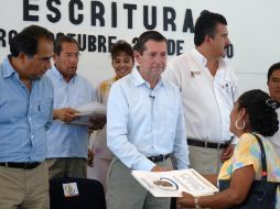 En la gira por Chilpancingo, Zeferino Torreblanca desmintió que el caso de los desaparecidos haya desestabilizado a la entidad. NTX  /