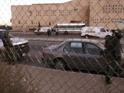 Personal forense realiza investigaciones en el sitio del ataque. EFE  /