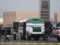 Magdy Martínez resalta el problema de inseguridad. En la foto el autobús atacado en Ciudad Juárez donde murieron cinco personas.REUTERS  /
