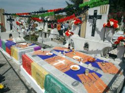 El día dos de noviembre los camposantos del municipio cerrarán a las 20:00 horas. ARCHIVO  /