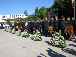 En el homenaje sólo estuvieron presentes ocho cuerpos, ya que uno fue entregado a sus familiares. M. PATIÑO  /