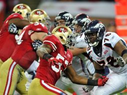 Las acciones del duelo entre 49ers y Broncos se llevaron a cabo en el estadio de Wembley. AFP  /