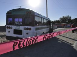 En uno de los recientes hechos violentos, un autobus de personal fue atacado a tiros; cinco personas murieron en el sitio. AP  /