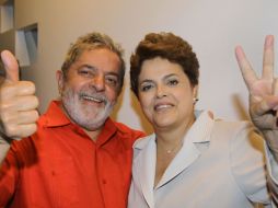 Dilma Rousseff posa junto al actual presidente de Brasil, Luiz Inácio Lula da Silva. REUTERS  /