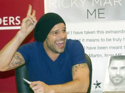 Martin realizó una firma de autógrafos para sus seguidores. EFE  /