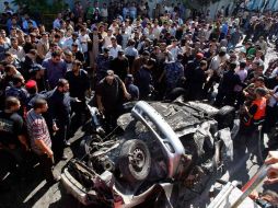 El auto explotó tras el ataque israelí. AP  /