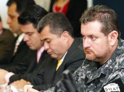 Luis Carlos Nájera (derecha) estuvo presente ayer en el Foro Ciudadanizando el Trabajo Legislativo. E. BARRERA  /