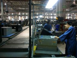 Se han sostenido pláticas con maquiladores de la frontera mexicana quienes tienen interés de  ver cómo se trabaja en Jalisco. ARCHIVO  /