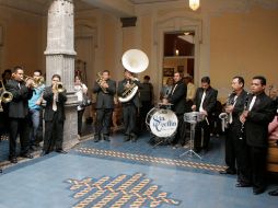 La agrupación originaria de Cocula está integrada por 20 músicos, quienes tocan instrumentos de viento y percusión.ESPECIAL  /