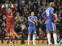 El jugador Fernando Torres festeja su gran actuación con el Liverpool frente al Chelsea. EFE  /