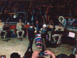 ''El Potrillo'' cantó a dueto con ''El Charro de Huentitán'', la madrugada de ayer. A. CABANILLAS  /