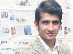 Joselito Adame, quien salió victorioso del coso de la Monumental, visitó esta casa editorial. E. FLORES  /