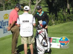 Rafael Alarcón, Andrés Conesa y Lorena Ochoa durante la práctica de la tapatía en el Guadalajara Country Club. G. DESENTIS  /
